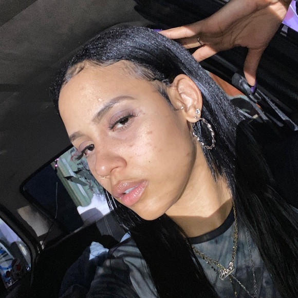 Meet your Posher, Tiva - Picture 1 of 1